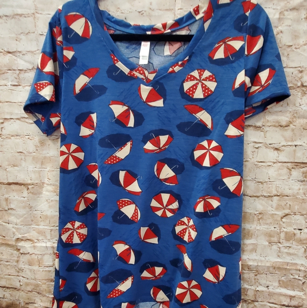 Med Lularoe Umbrellas Christy tee NWT